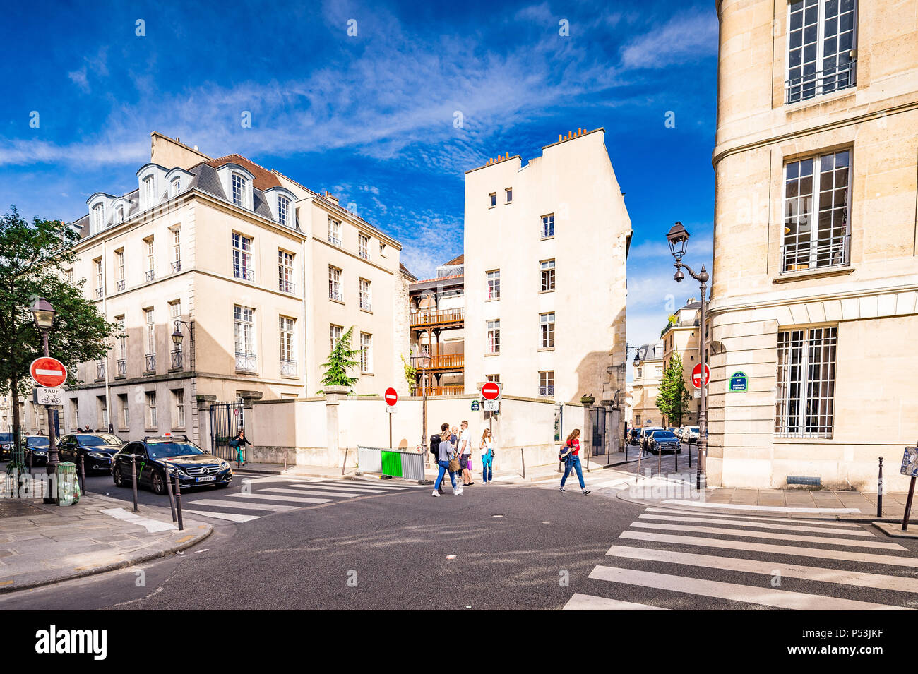 Les belles rues du Marais à Paris, France Banque D'Images