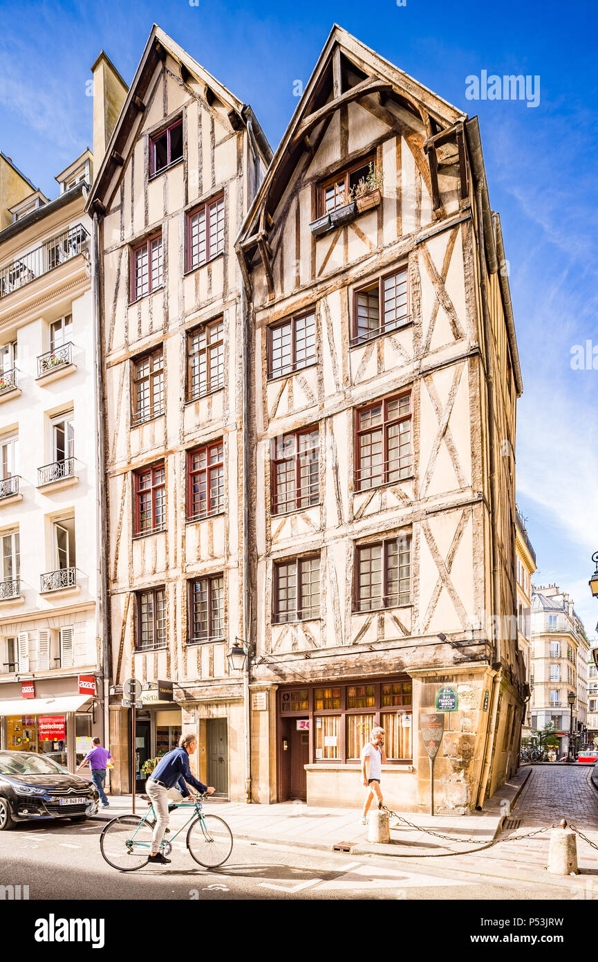 Les belles rues du Marais à Paris, France Banque D'Images