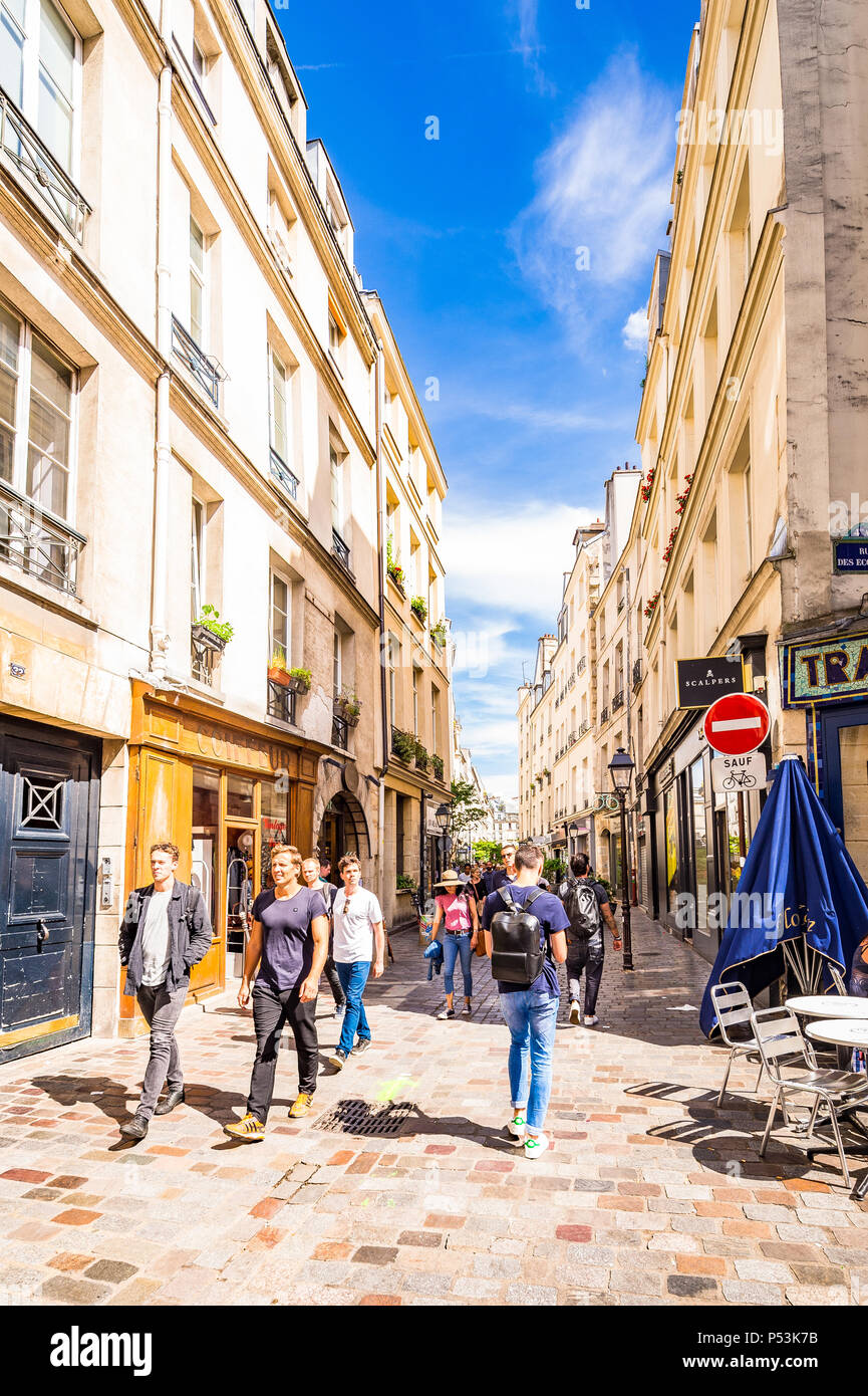Les belles rues du Marais à Paris, France Banque D'Images