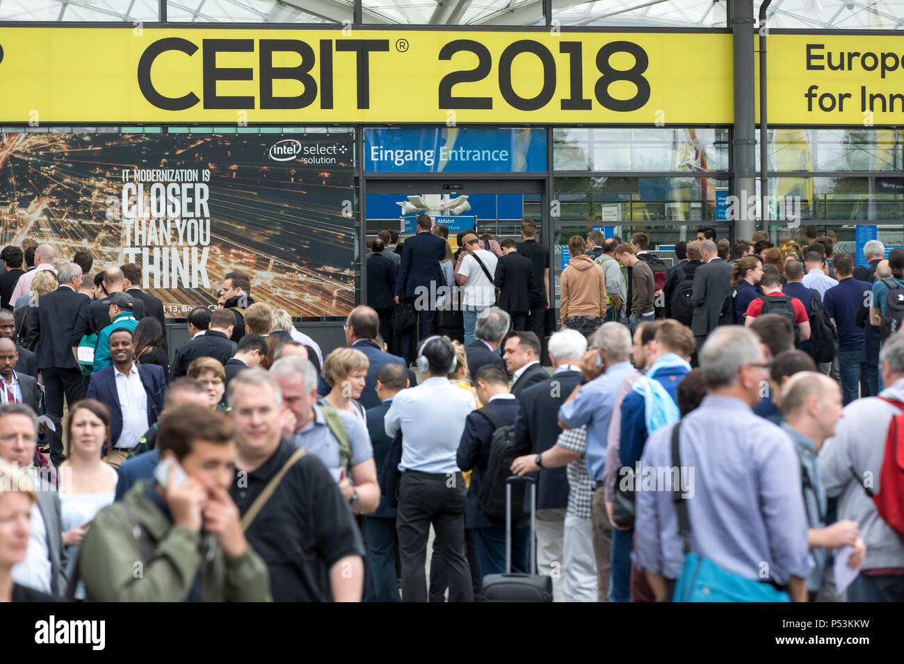 CEBIT 2018, le plus grand salon de Hanovre, elle, les files d'attente devant l'entrée, Allemagne Banque D'Images