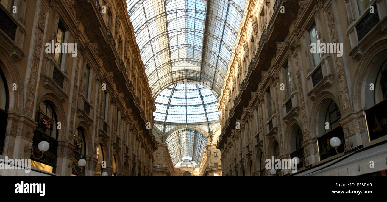 L'Italie. Milan. Galerie Victor Emmanuel. 1865-1877. Construit par Giuseppe Mengoni (1829-1817). L'intérieur. Banque D'Images