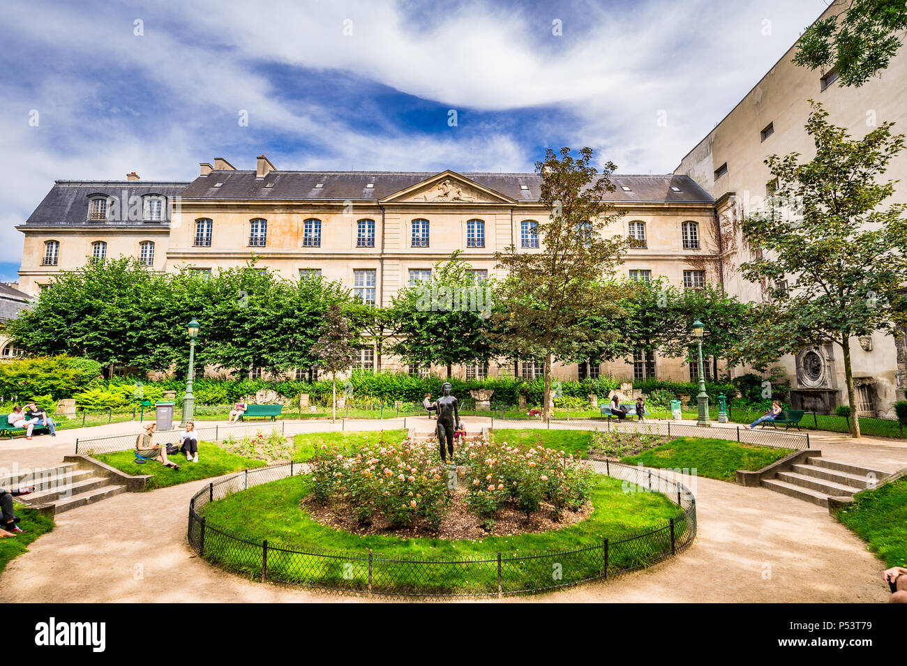 Le Square Georges-Cain est un petit parc situé dans le quartier du Marais, à Paris, en France Banque D'Images