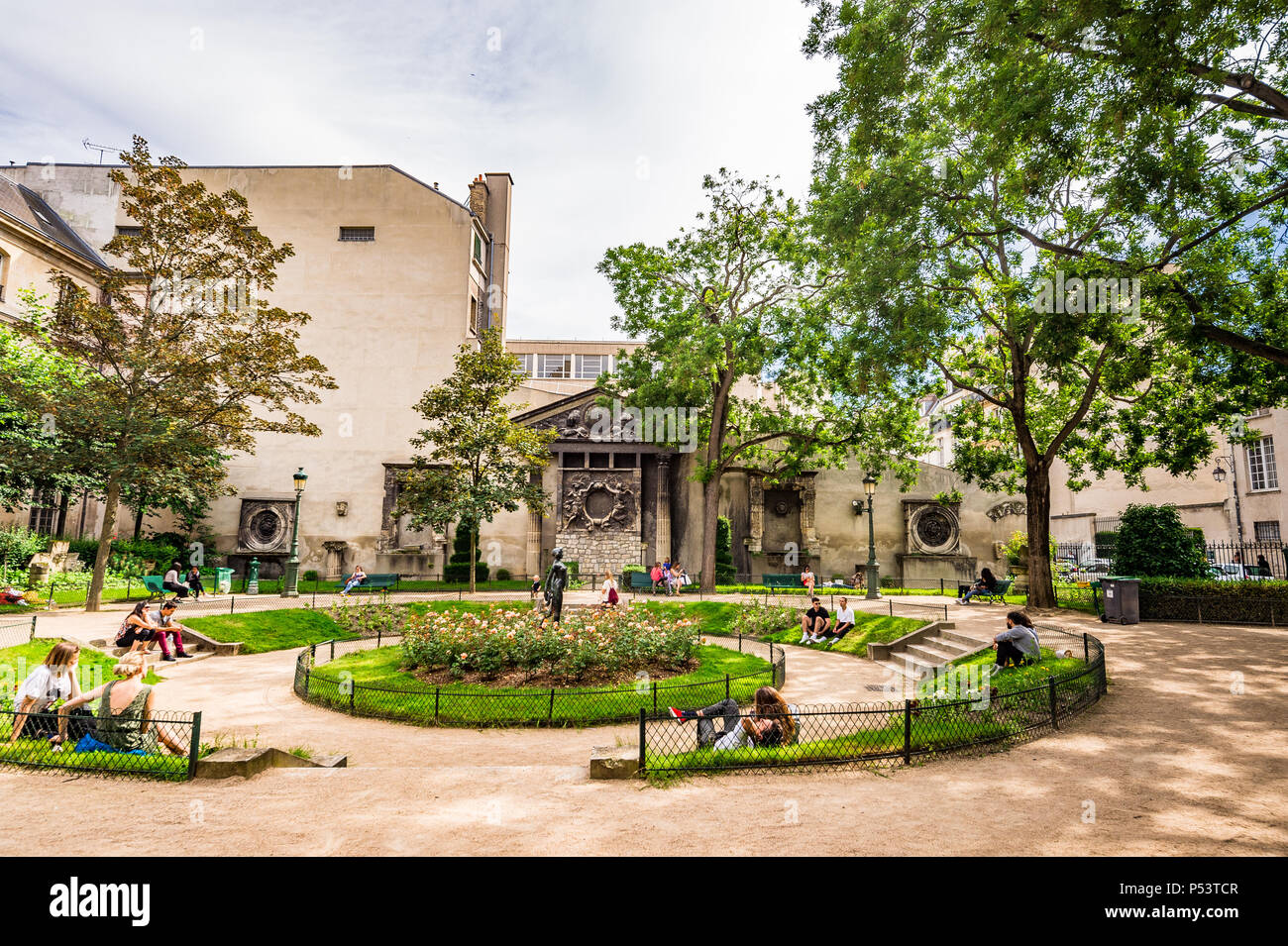 Le Square Georges-Cain est un petit parc situé dans le quartier du Marais, à Paris, en France Banque D'Images