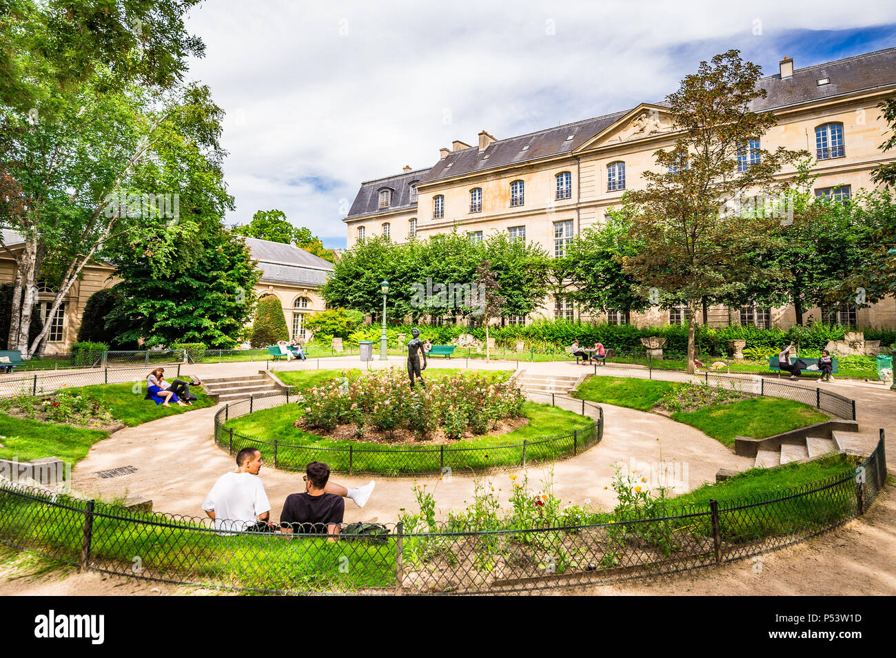 Le Square Georges-Cain est un petit parc situé dans le quartier du Marais, à Paris, en France Banque D'Images