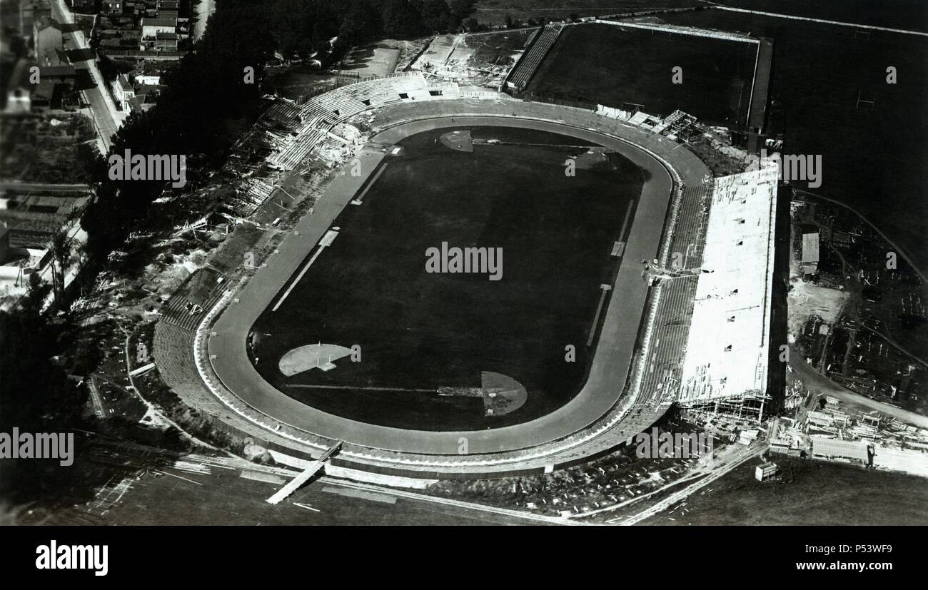 VIII juegos olímpicos París 1924. Fotografía Aérea de la construcción del Estadio de Colombes en Septiembre de 1923. Banque D'Images