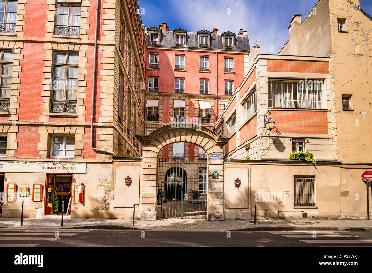 Les belles rues du Marais à Paris, France Banque D'Images