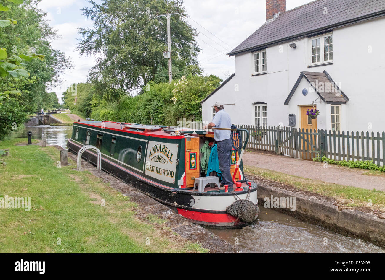 Grand classique sur le Canal de Worcester et Birmingham la négociation de l'échelle d'écluses Tardebigge, Worcestershire, Angleterre, RU Banque D'Images