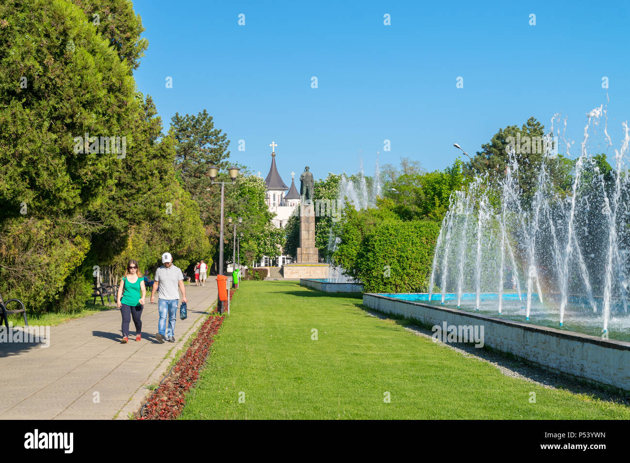 ORADEA, Roumanie - 28 avril 2018 : 1er décembre Park près du centre d'Oradea, Roumanie. Banque D'Images