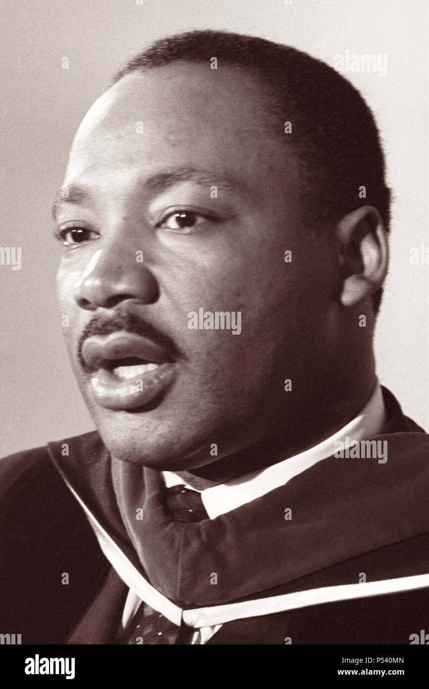 Le Dr Martin Luther King, lors d'une conférence de presse tenue à l'université Howard de Washington, D.C. le 2 mars 1965. Banque D'Images