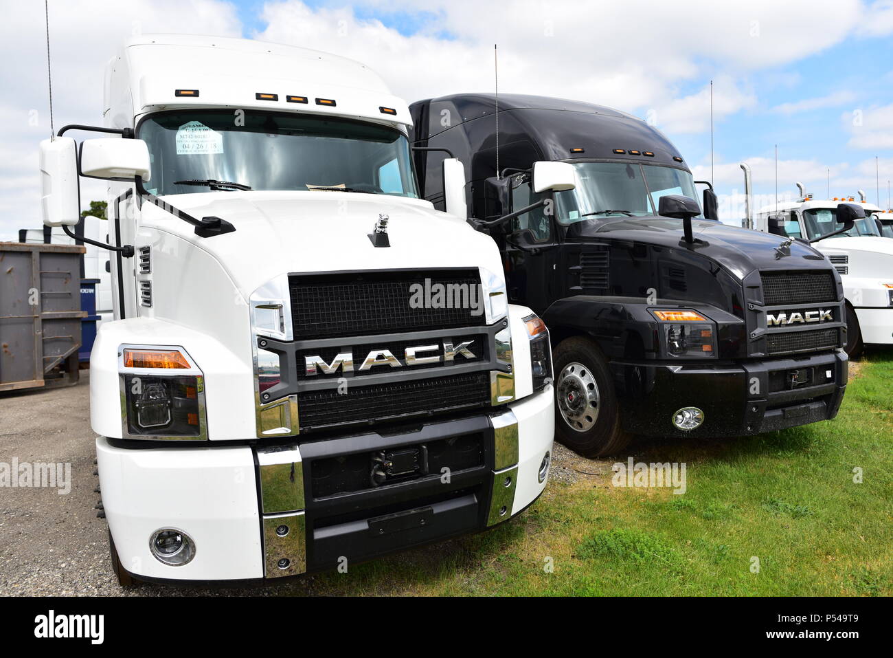 Deux camions hymne américain Mack Banque D'Images