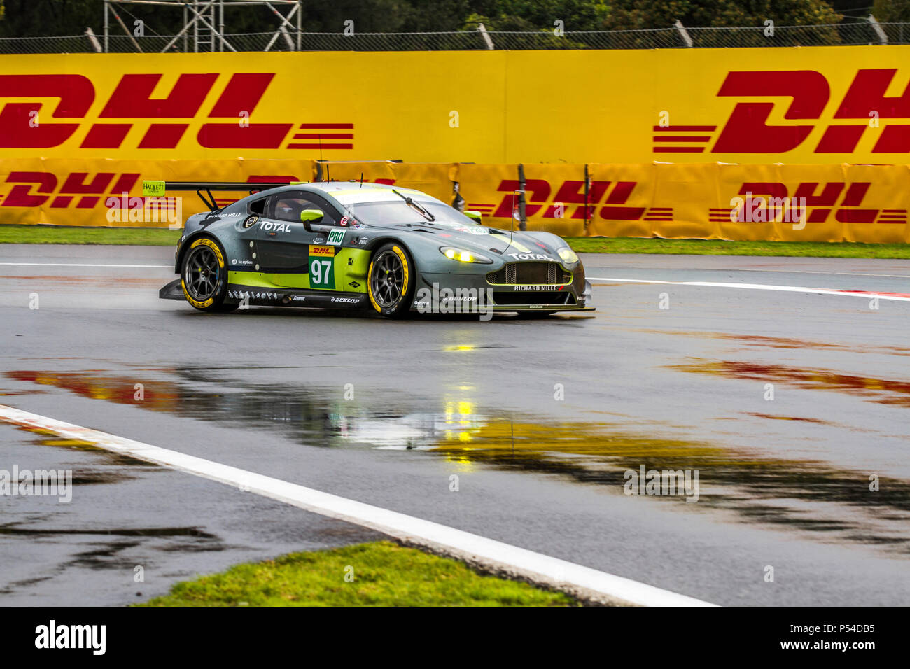 La ville de Mexico, Mexique - 01 septembre 2017 : Autodromo Hermanos Rodriguez. 6h00 du Mexique, la FIA WEC. ASTON MARTIN RACING driver's Darren Turner, Jonathan Adam ou Daniel Serra, à l'Aston Martin Vantage n° 97, tournant à la libre pratique I. Banque D'Images