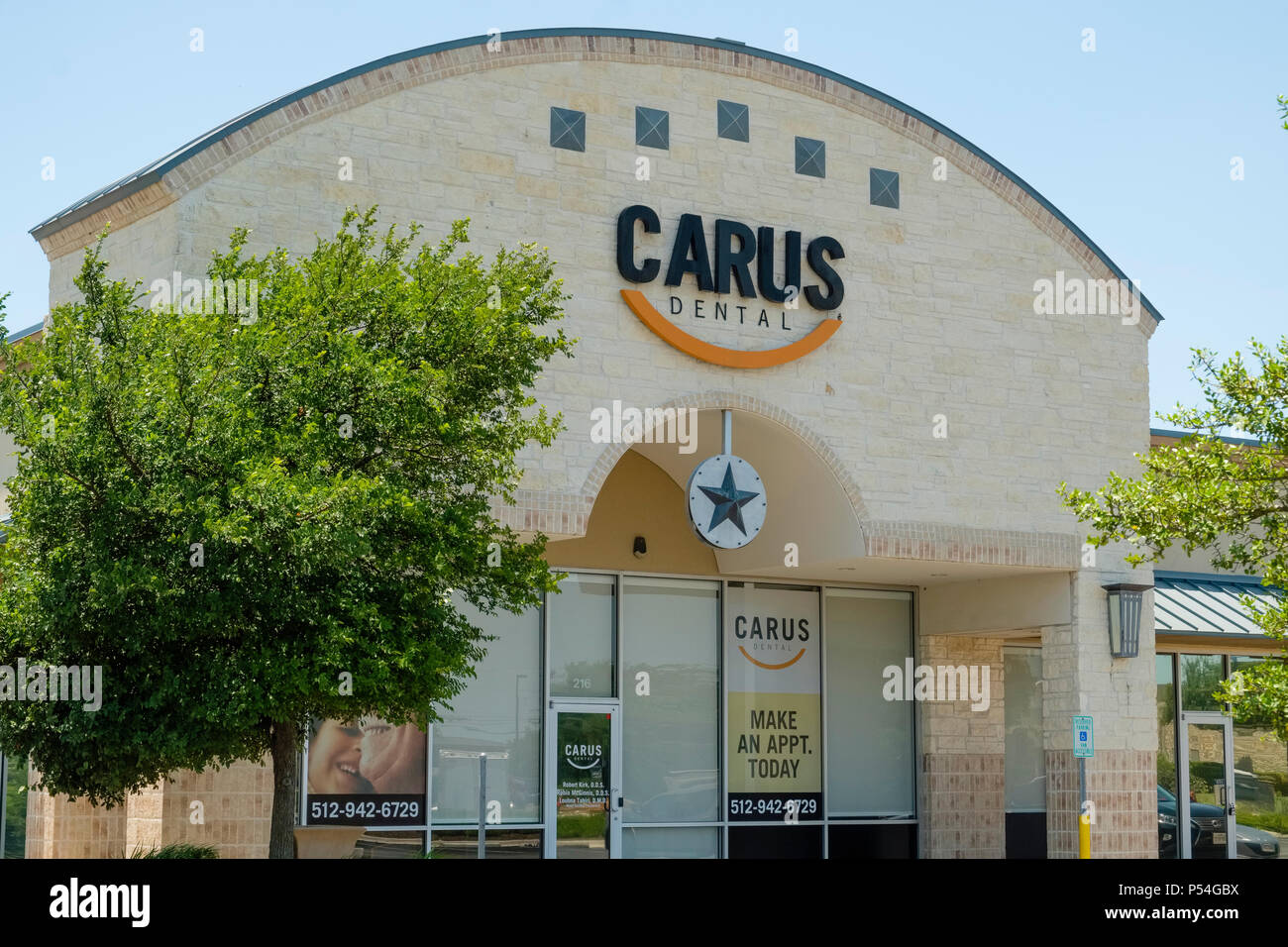 Store entrée avant de clinique dentaire du quartier Banque D'Images