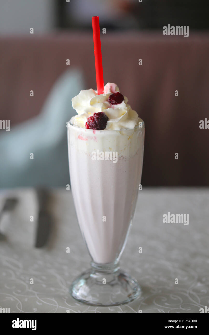 Photo d'un lait macro berry cocktail dans un restaurant. Banque D'Images