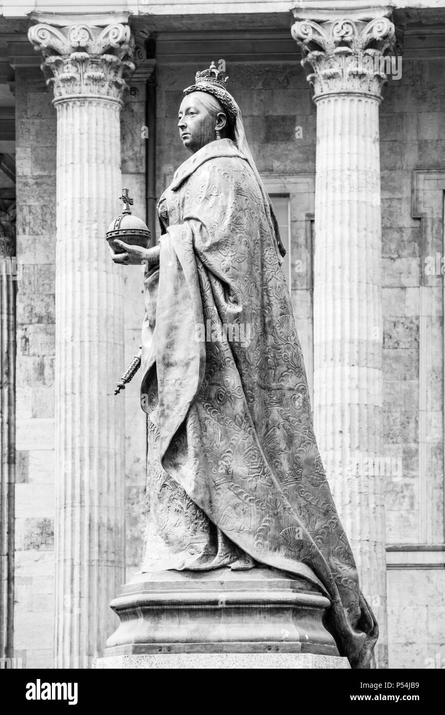 Statue de la reine Victoria, Victoria Square, Birmingham, Angleterre, RU Banque D'Images