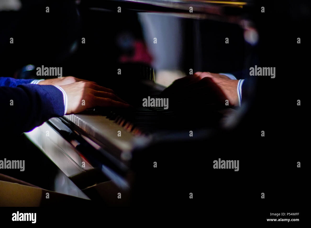 Florence, Italie - Mai 2016 - Young man playing piano Banque D'Images