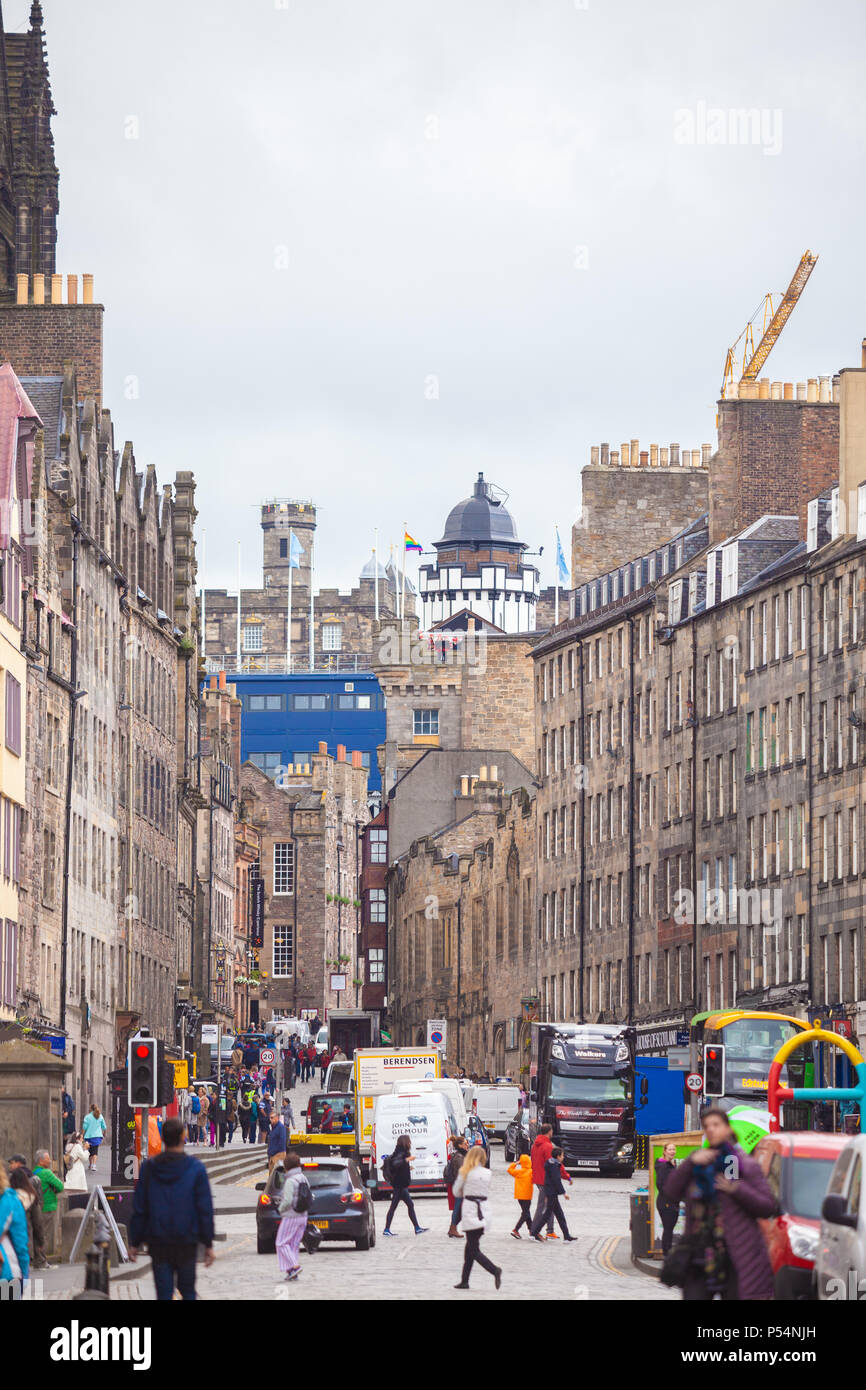 Jusqu'à la Royal Mile à la camera obscura et le château d'Édimbourg. Banque D'Images