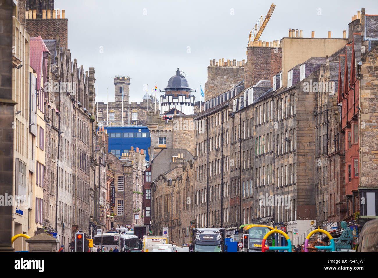 Jusqu'à la Royal Mile à la camera obscura et le château d'Édimbourg. Banque D'Images