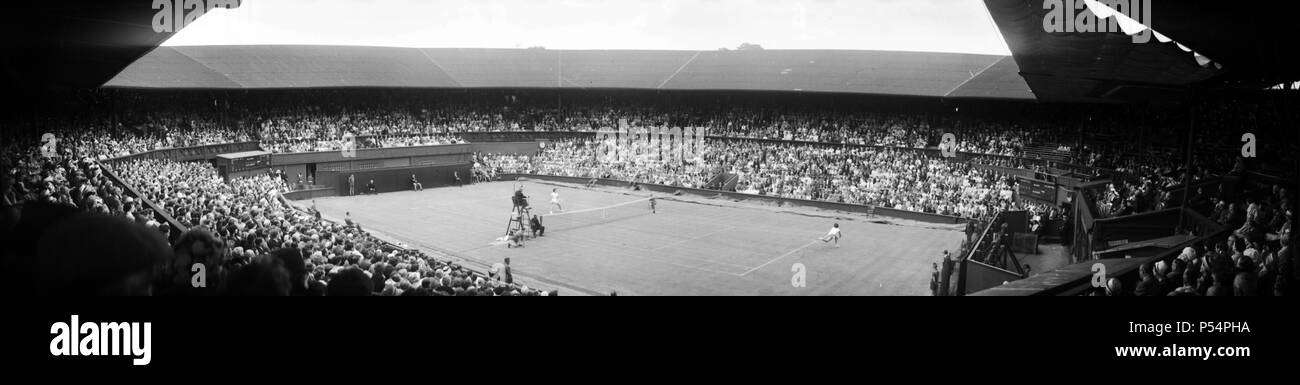 Wimbledon Tennis, vue panoramique d'un match en action. 26 juin 1962. Banque D'Images