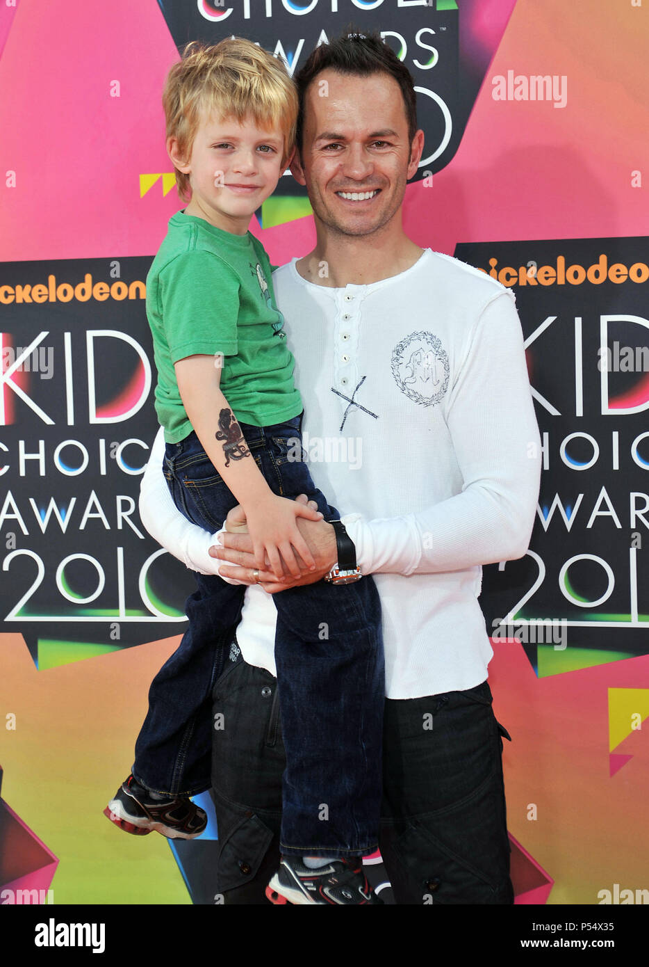 Greg Ellis    120 fils 23 - Kids Choice Awards annuels à l'UCLA Pauley Pavilion à Los Angeles.Greg Ellis    120 fils événement dans la vie d'Hollywood, Californie - Red Carpet Event, USA, Cinéma, Célébrités, photographie, Bestof, Arts, Culture et divertissement, Célébrités, Mode de vie meilleure, Hollywood, événement dans la vie d'Hollywood, Californie - Tapis rouge et en coulisses, musique, célébrités, Topix en couple, en famille (mari et femme) et les enfants - les enfants, frères et sœurs, tsuni@Gamma-USA.com Tsuni enquête de crédit / USA, 2010 Banque D'Images