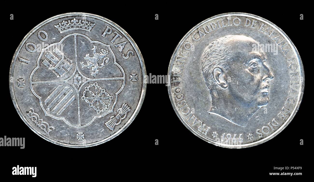 Moneda de 100 pesetas con aleación de plata acuñada en 1966 con la efigie de Francisco Franco. Banque D'Images