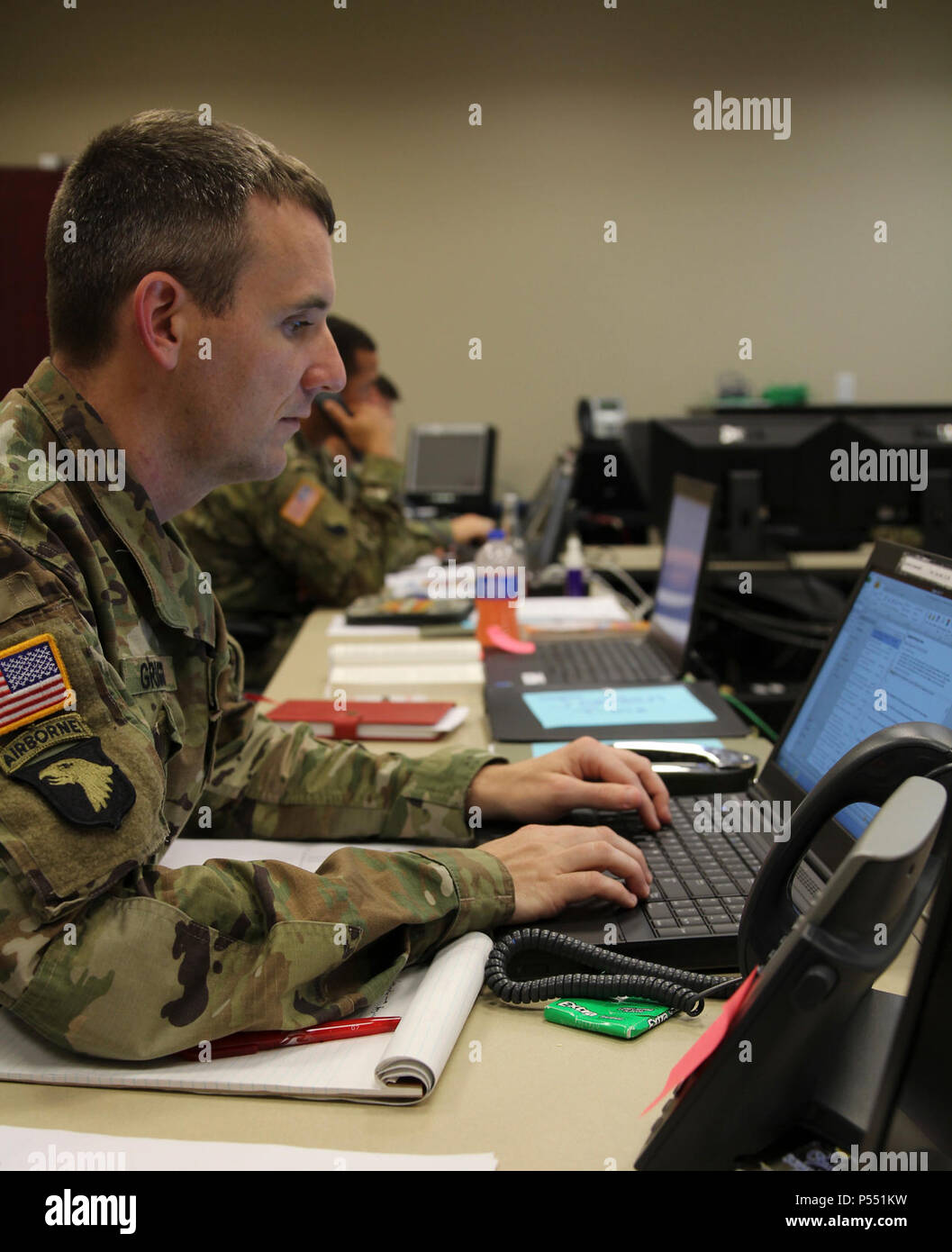 Le commandant de brigade de soutien Le Major Kevin Griggs, avec la Garde nationale de Caroline du Sud, synchronise les efforst logistique pour la 4e ID à l'appui de lion avide à 2017 Joint Force Command, Suffolk, Virginie lion avide est un exercice annuel le Commandement central américain en Jordanie visant à renforcer les relations militaires entre les Etats-Unis, la Jordanie et d'autres partenaires internationaux. La nouvelle édition se compose d'environ 7 200 militaires provenant de plus de 20 nations qui permettra de répondre aux scénarios impliquant la sécurité des frontières, de commandement et de contrôle, de la cyberdéfense et de bataille de pr Banque D'Images