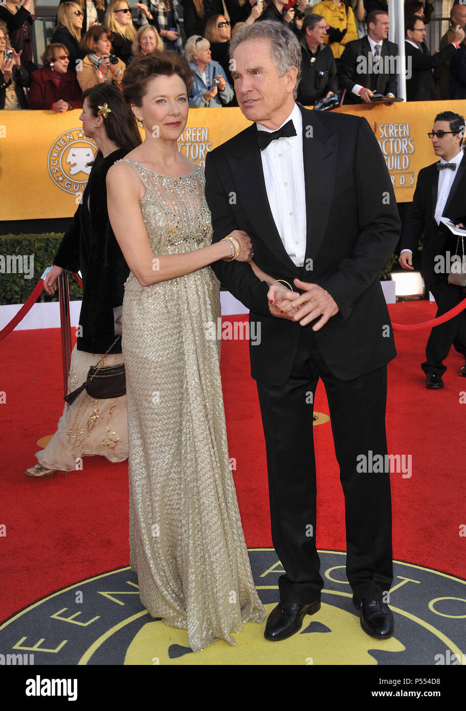 17ème SAG Awards au Shrine Theatre de Los Angeles. Annette Bening, Warren BeattyAnnette Bening, Warren Beatty 121 ------------- Red Carpet Event, Vertical, USA, Cinéma, Célébrités, photographie, Bestof, Arts, Culture et divertissement, Célébrités Topix fashion / Vertical, Best of, événement dans la vie d'Hollywood, Californie - Tapis rouge et en backstage, USA, Cinéma, Célébrités, cinéma, télévision, Célébrités célébrités musique, photographie, Arts et culture, Bestof, divertissement, Topix, verticale de la famille de l'année 2011, enquête Mari et femme tsuni@Gamma-USA.com Banque D'Images