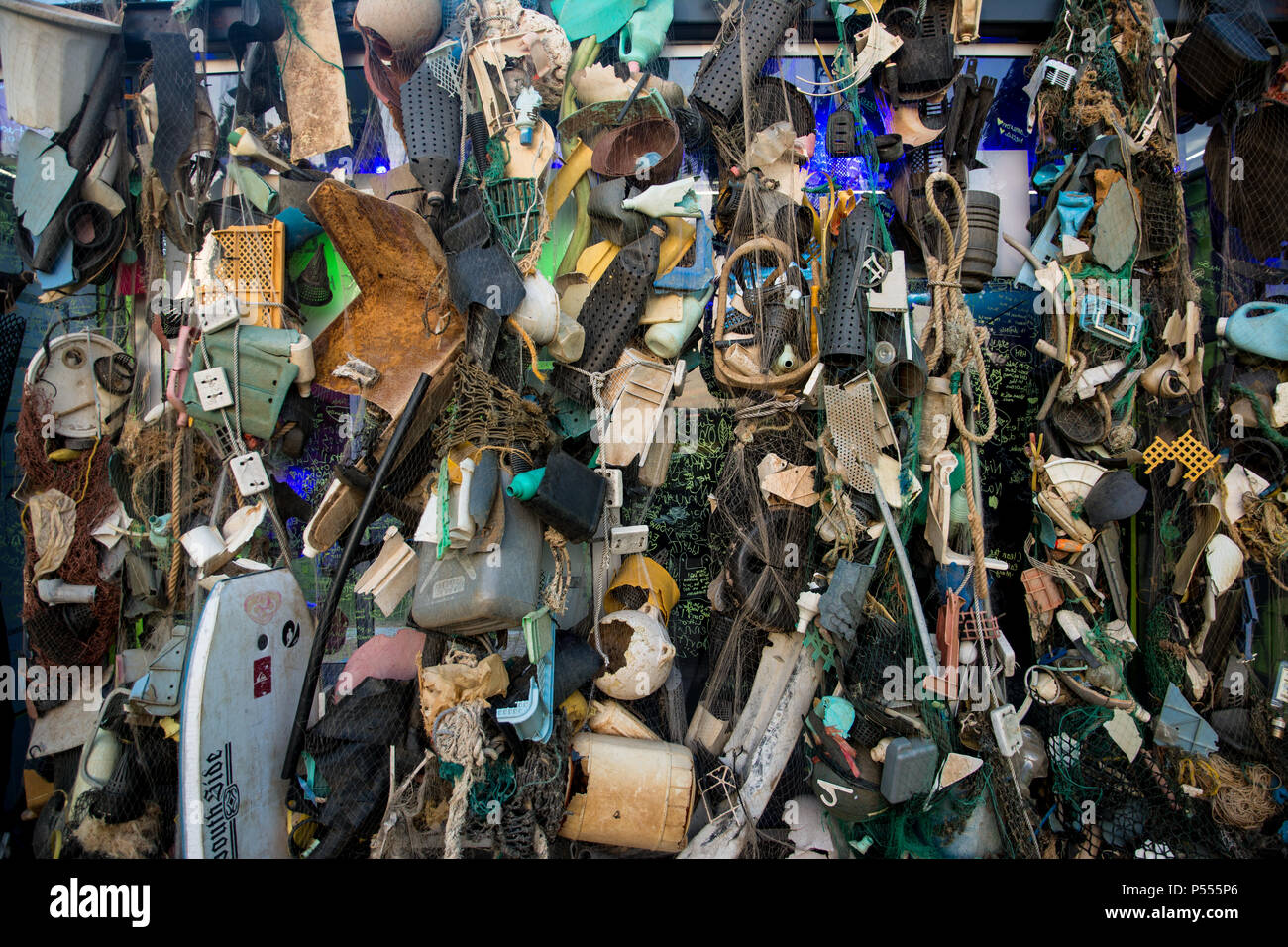 L'océan Plastics Lab est une exposition internationale itinérante sur la science mettant en valeur la contribution de la science pour comprendre et résoudre les pro Banque D'Images