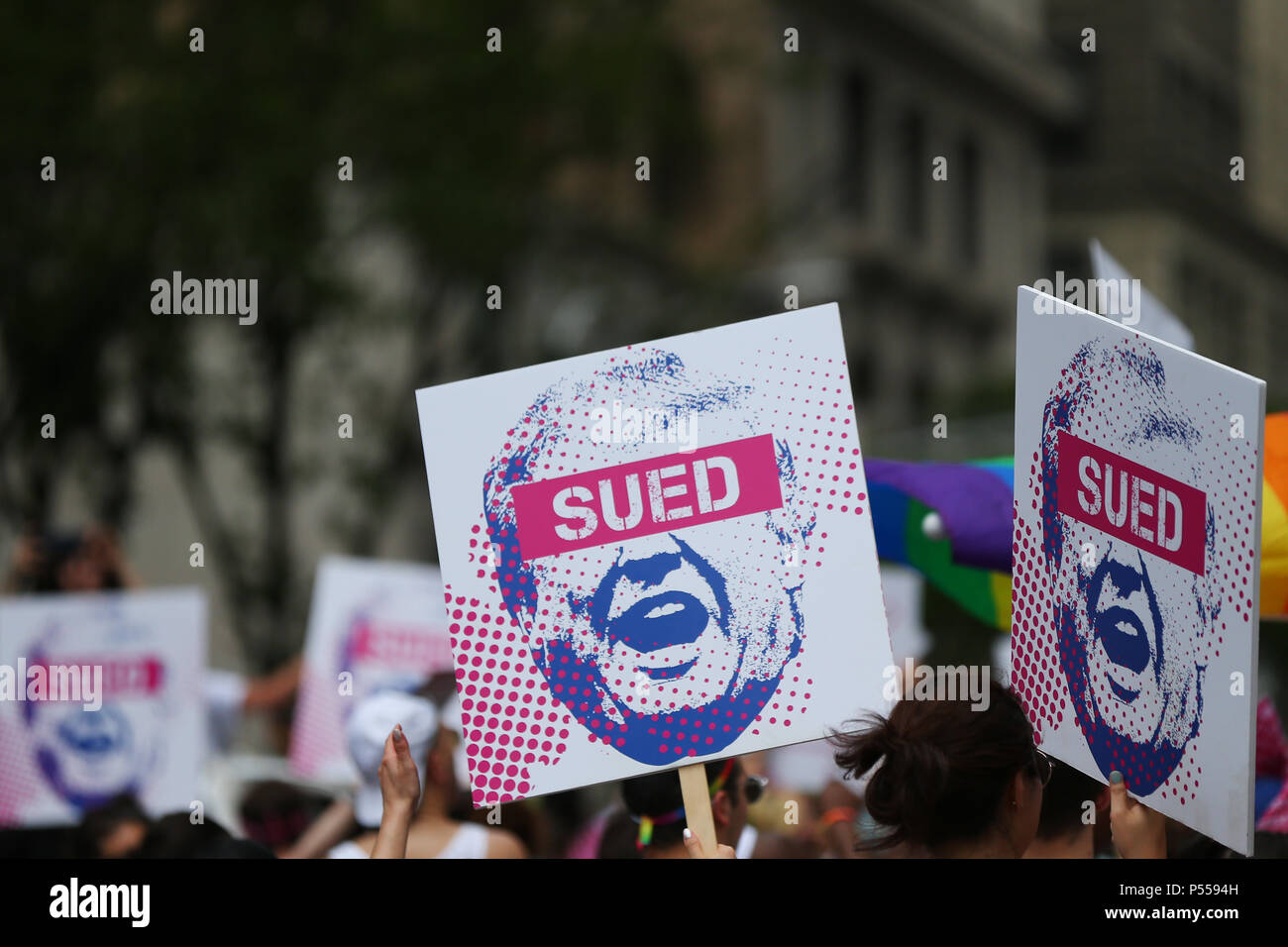 New York City, New York, USA. 23 Juin, 2018. Les participants du défilé sont vus au cours de la Marche des Fiertés le 24 juin 2018 à New York. La première a eu lieu en mars 1970. Crédit : Anna Sergeeva/ZUMA/Alamy Fil Live News Banque D'Images