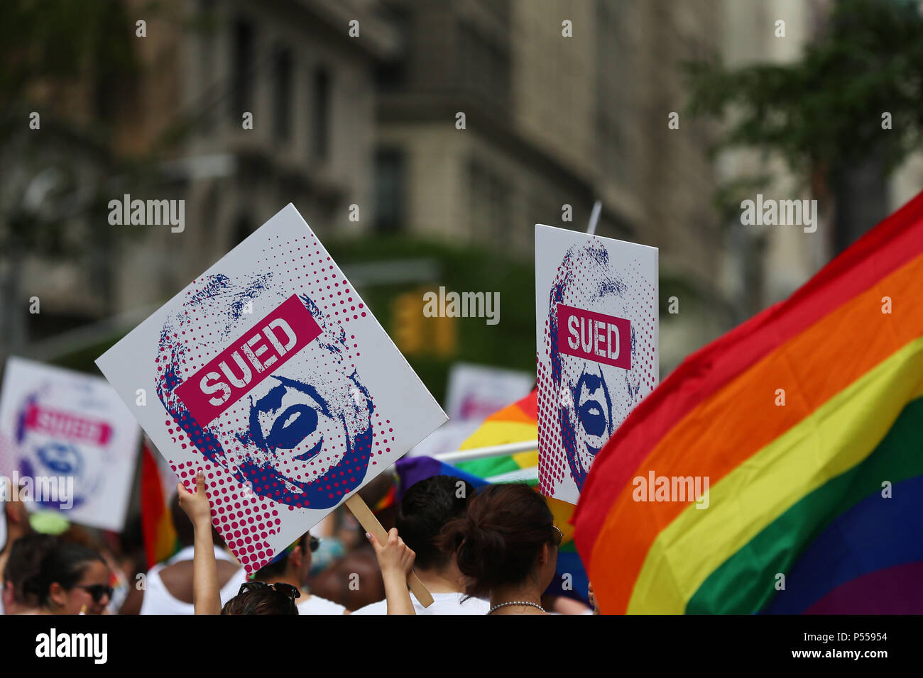 New York City, New York, USA. 23 Juin, 2018. Les participants du défilé sont vus au cours de la Marche des Fiertés le 24 juin 2018 à New York. La première a eu lieu en mars 1970. Crédit : Anna Sergeeva/ZUMA/Alamy Fil Live News Banque D'Images