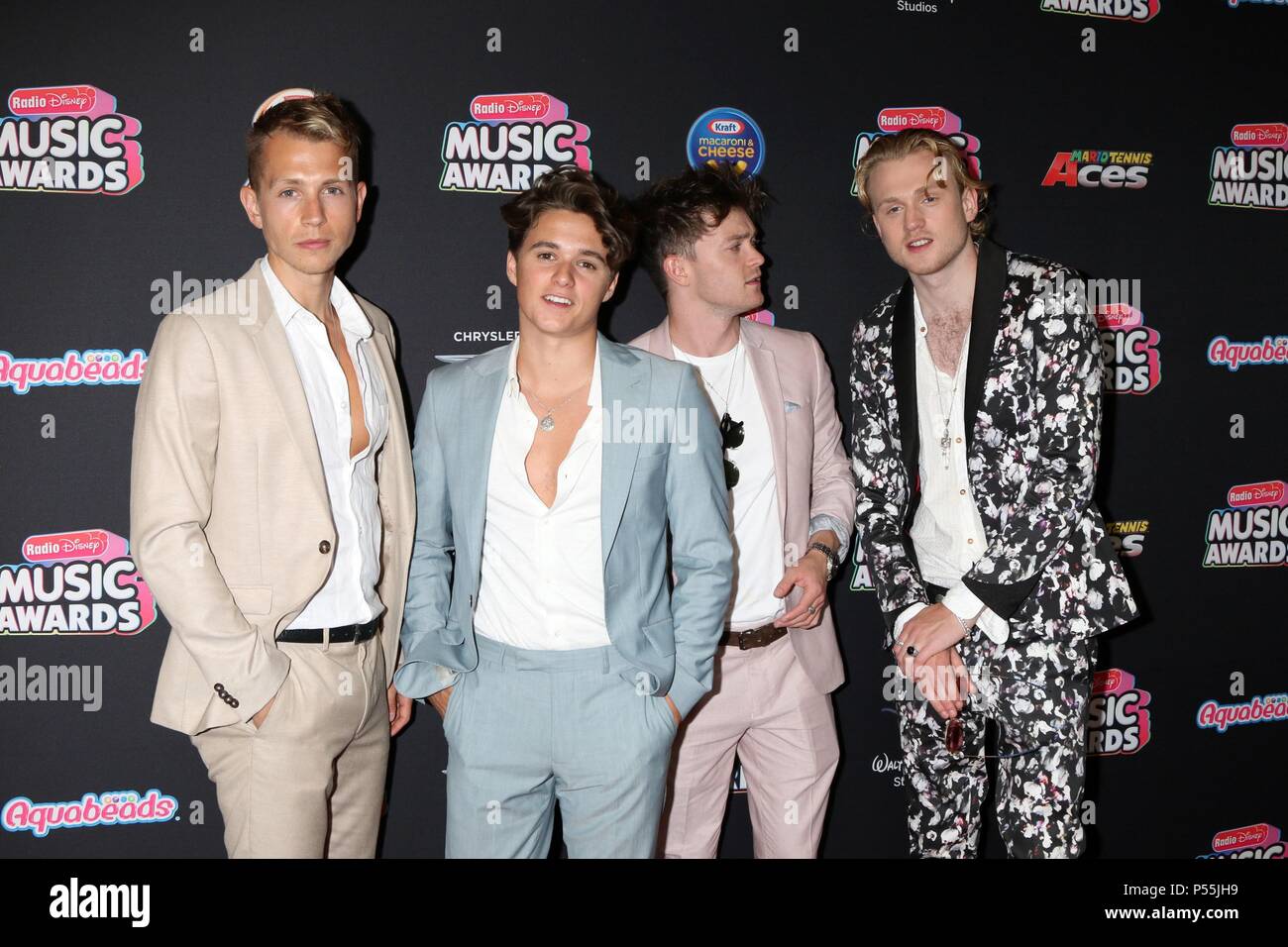 Les vampires, James McVey, Connor Ball, Tristan Evans, Bradley Simpson aux arrivées pour 2018 Disney Radio Music Awards - Partie 3, le Loews Hollywood Hotel, Los Angeles, CA, 22 juin 2018. Photo par : Priscilla Grant/Everett Collection Banque D'Images