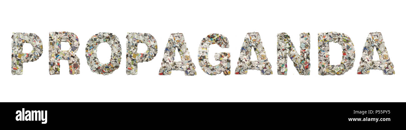 Le mot propagande faite de confettis journal isolé sur vieux papier Banque D'Images