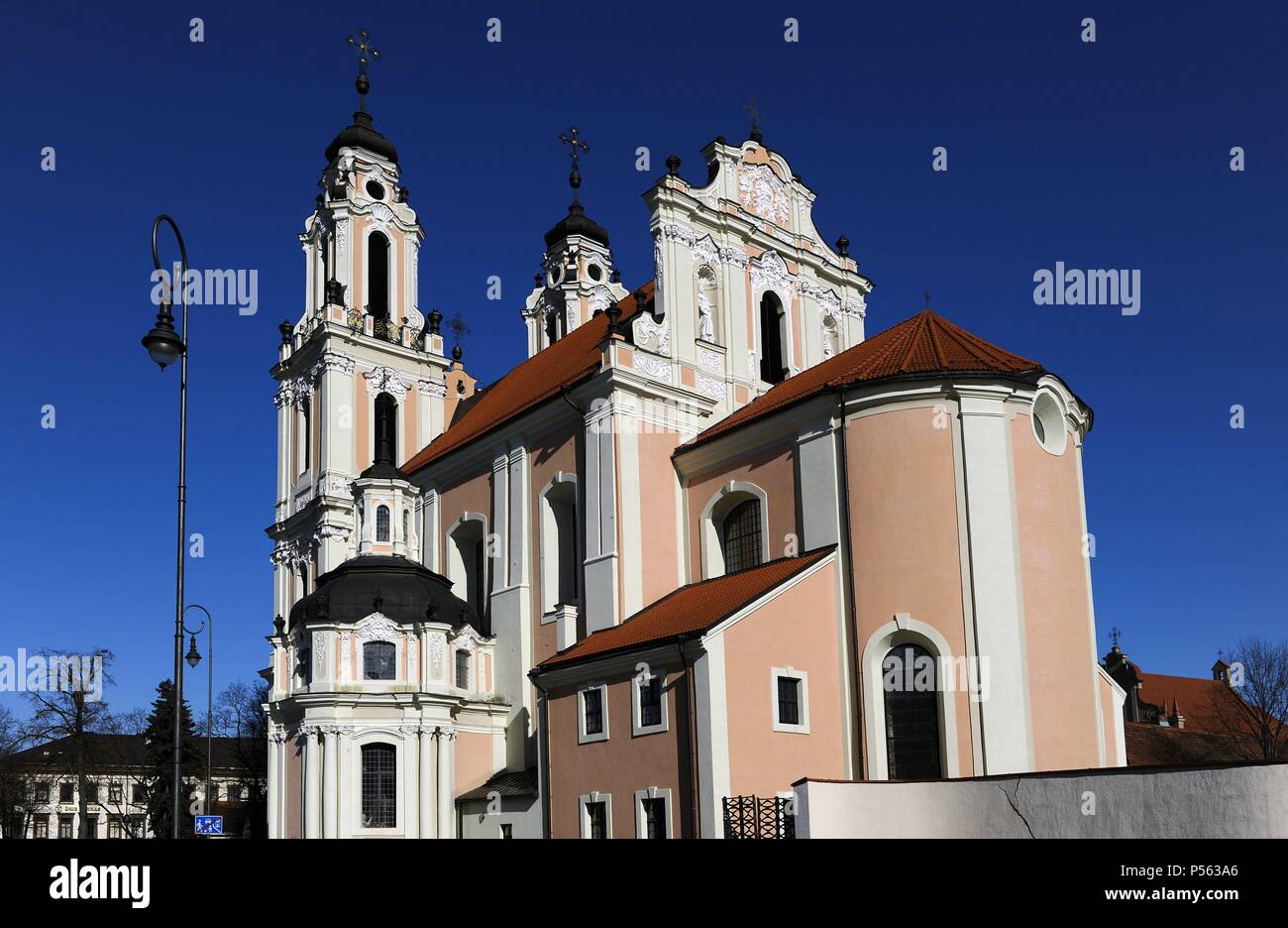 La Lituanie. Vilnius. L'église Sainte Catherine. Construit entre le 17ème-18ème siècles dans le style baroque tardif. Restauré au 20ème siècle. De l'extérieur. Banque D'Images