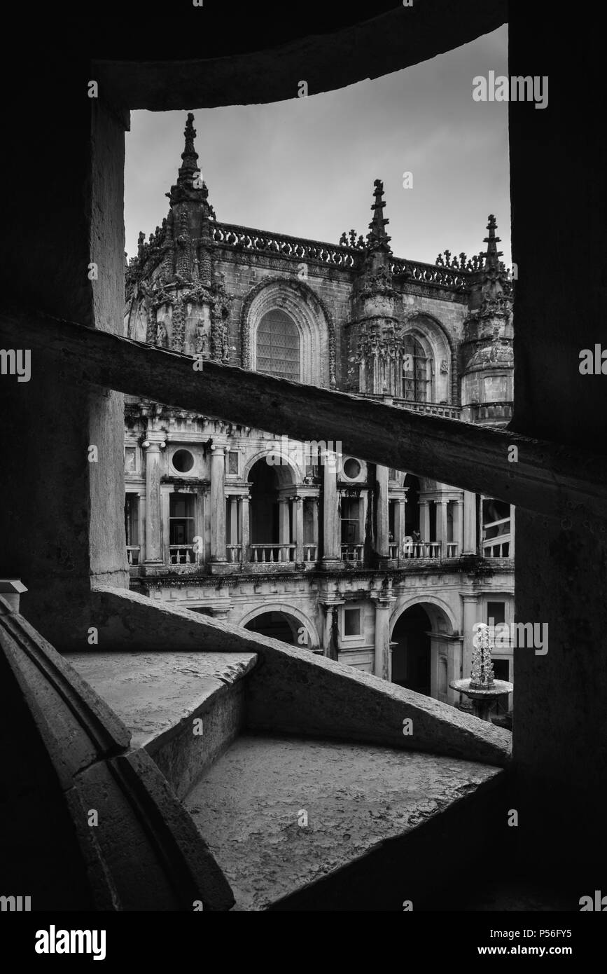 Tomar, Portugal - 10 juin 2018 : Trame dans Claustro de D. Joao III, cour intérieure de 12e siècle Couvent du Christ à Tomar, Portugal UNESCO World Herit Banque D'Images