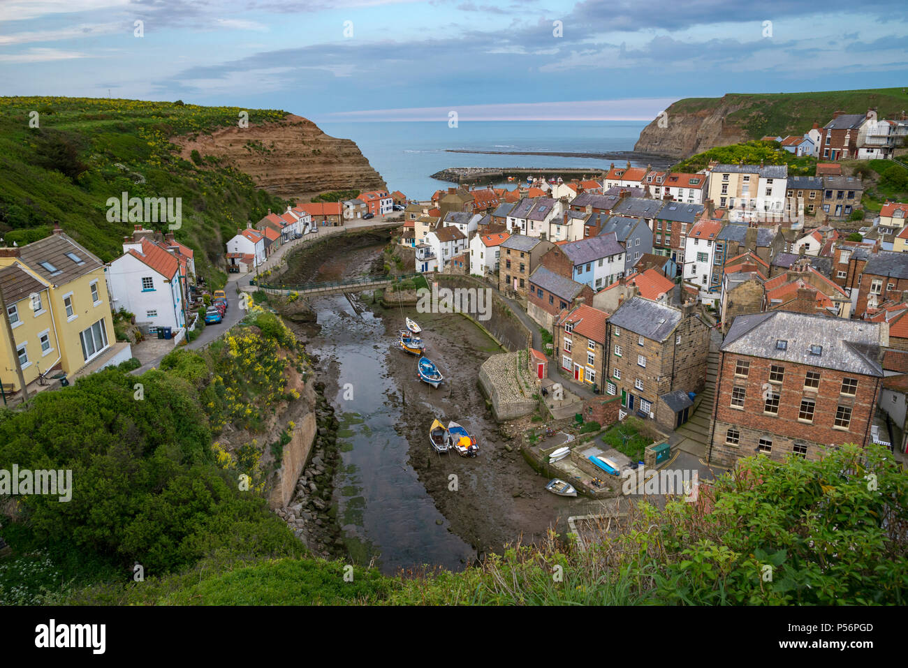 Le village pittoresque de Staithes, North Yorkshire, Angleterre. Banque D'Images