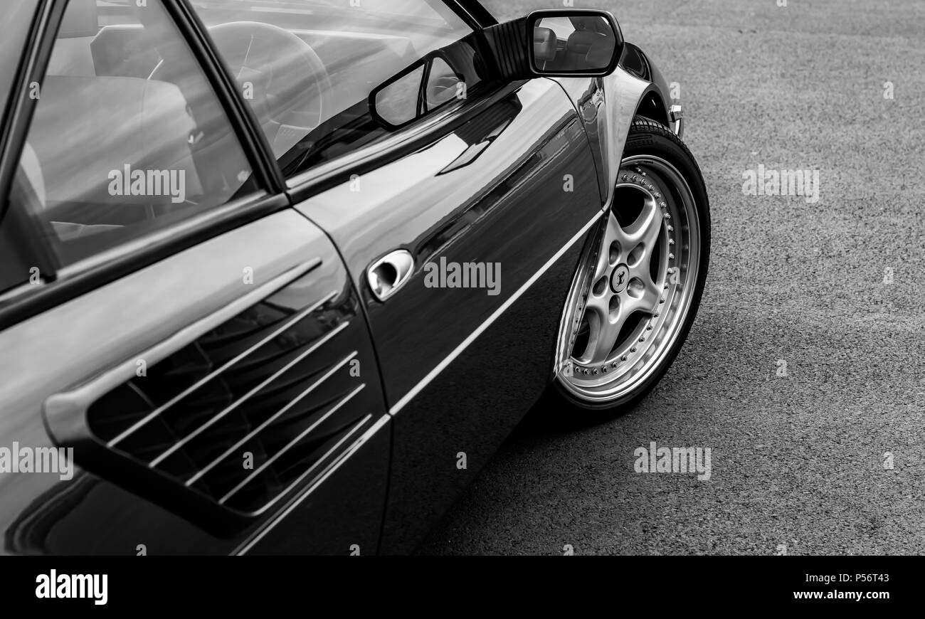 Une voiture de sport Ferrari Mondial classique Banque D'Images