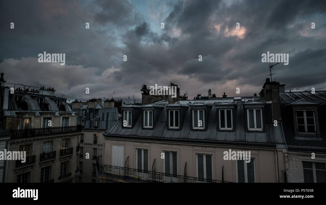 L'amour des verrous sur un mur près de la Seine sur l'Ile-de-France, Paris, France Banque D'Images