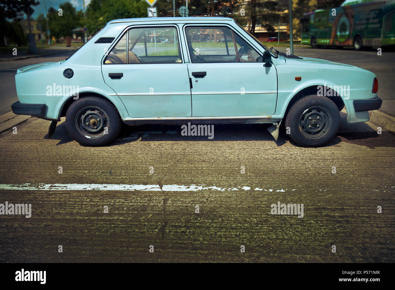 Skoda 120 bleu clair-L voiture de l'ère communiste en Tchécoslovaquie Banque D'Images