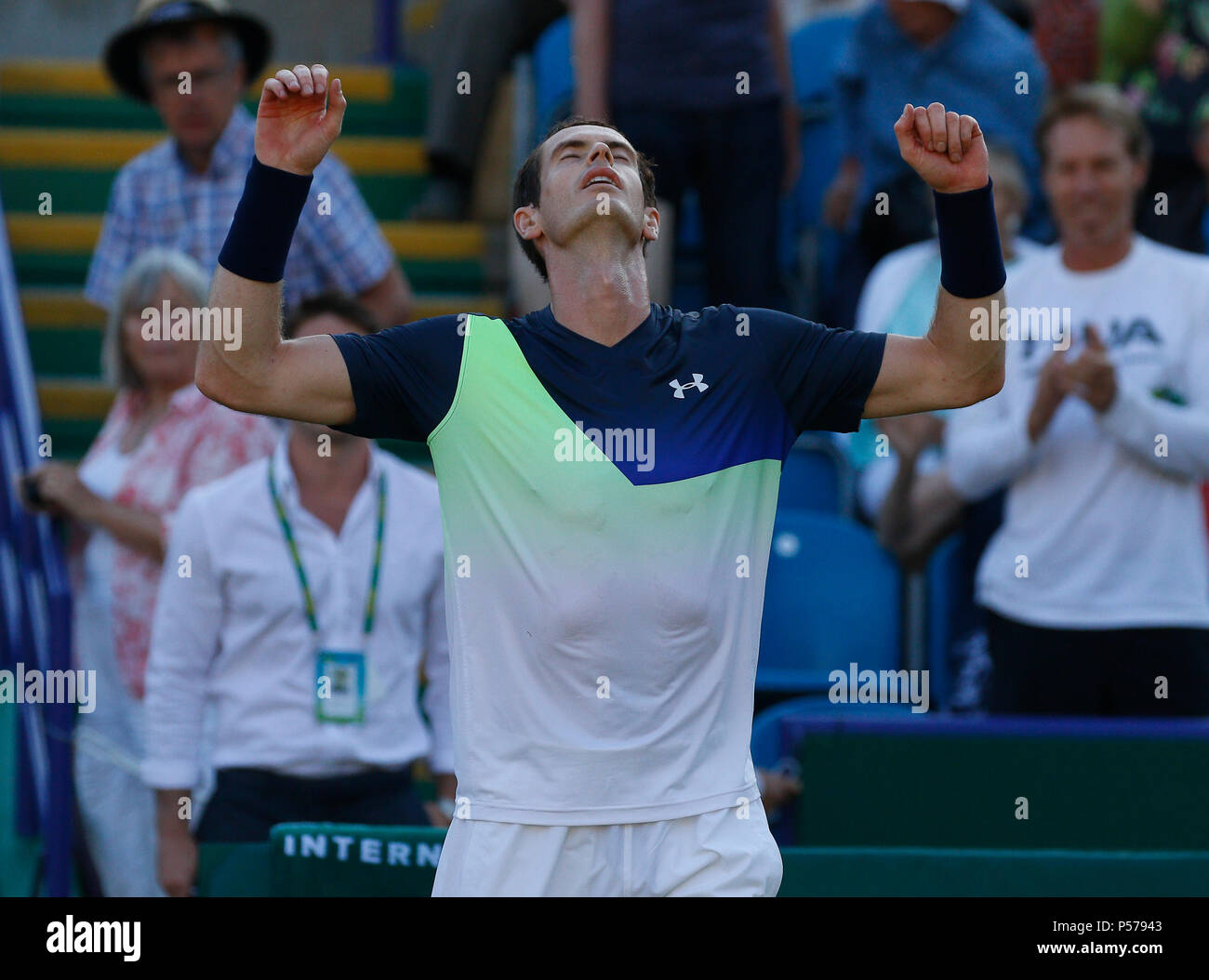 Le Devonshire Park, Eastbourne, Royaume-Uni. 25 Juin, 2018. Nature Valley International Tennis ; Andy Murray (GBR) célèbre sa victoire après avoir battu Stan Wawrinka (SUI) : Action de Crédit Plus Sport/Alamy Live News Banque D'Images