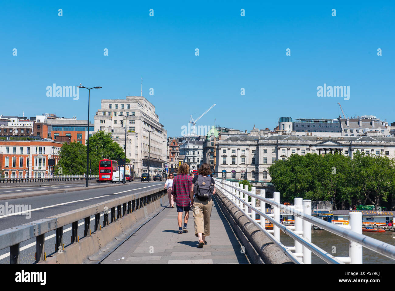 Londres, Royaume-Uni. 25 juin 2018. Météo britannique. Soleil et chaleur étouffante dans le centre de Londres. Credit : PQ Images/Alamy Banque D'Images