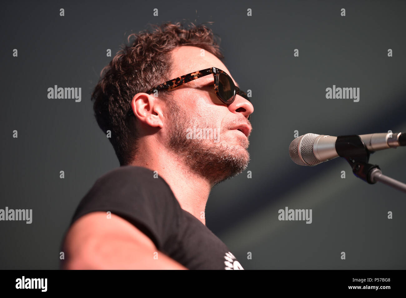 Williamsburg, Virginia, USA. 23 Juin, 2018. FUNHOUSE FEST AMOS LEE amène à Williamsburg, Virginie le 23 juin 2018.Photo © Jeff Moore Crédit : Jeff Moore/ZUMA/Alamy Fil Live News Banque D'Images