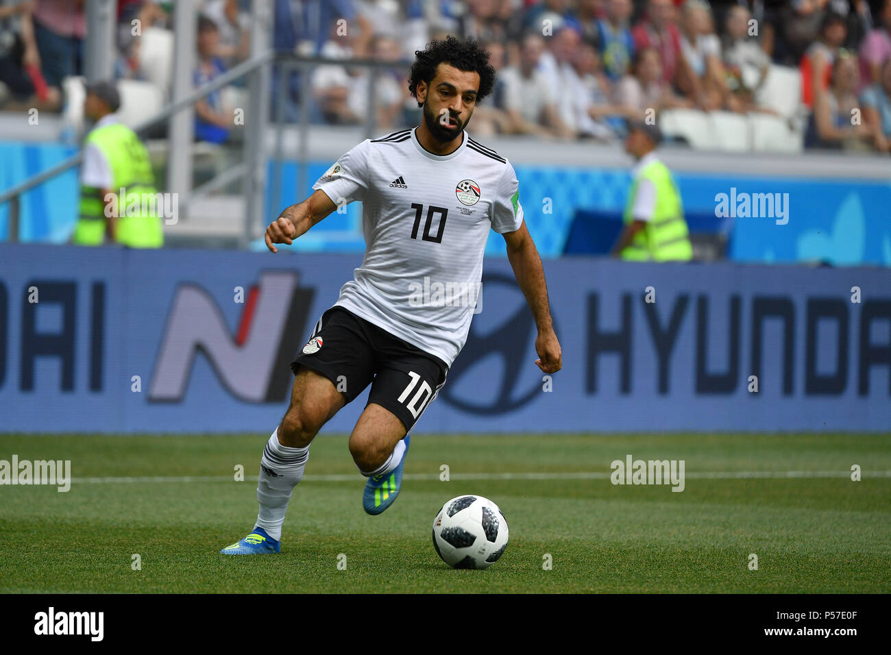 Volgograd, Russie. 25 Juin, 2018. Mohamed Salah (EGY), Action, simple action, trame, coupés, corps plein, Figure d'ensemble. L'Arabie saoudite (KSA) Egypte (EGY) 2-1, premier tour, Groupe A, 34, Jeu sur 25.06.2018 dans Volgograd Volgograd, Arena. Coupe du Monde de Football 2018 en Russie à partir de la 14.06. - 15.07.2018. Utilisation dans le monde entier | Credit : dpa/Alamy Live News Banque D'Images