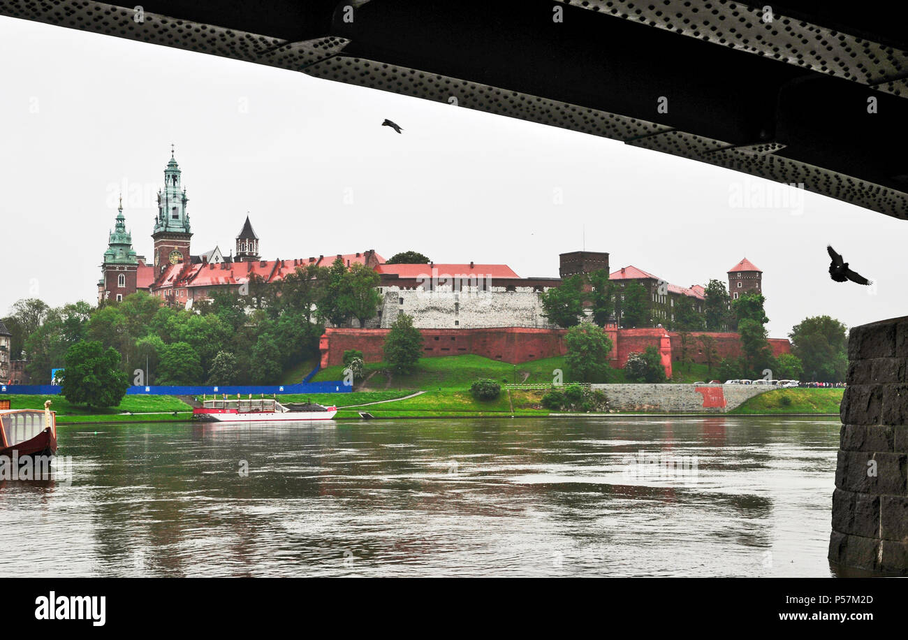 Château de Wawel de renommée mondiale près de la Vistule, Cracovie , Pologne, Europe Banque D'Images
