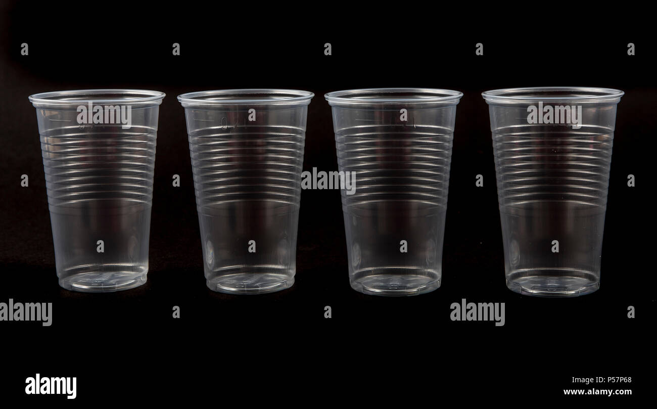 Tasse en plastique, en blanc, 0,2 litre de boisson, tasse, gobelet jetable,  plastique, déchets, claire Photo Stock - Alamy