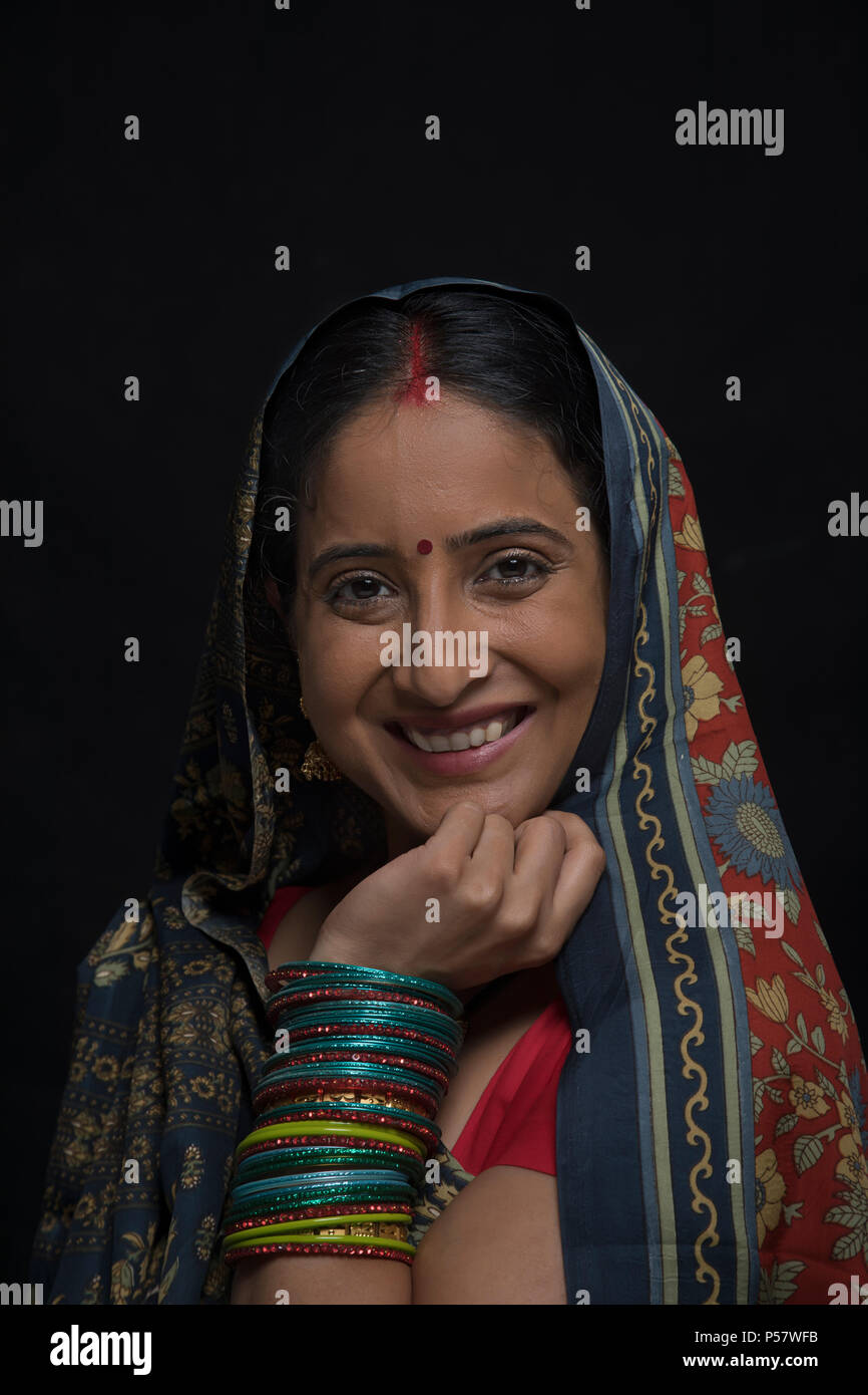 Portrait de femme rurales indiennes en sari Banque D'Images