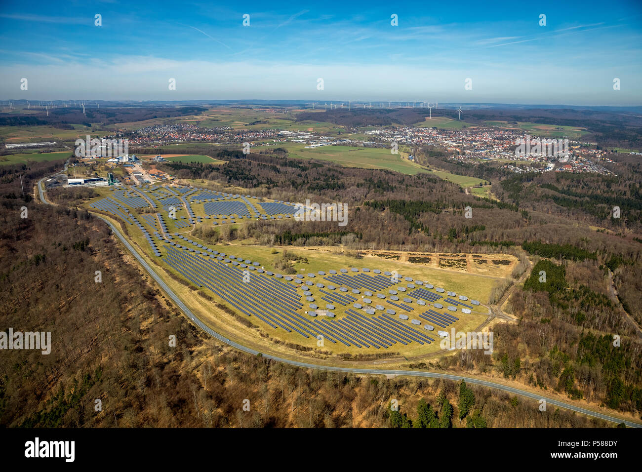 Centrale solaire sur l'ex Prinz-Eugen-Kaserne, avec parc industriel et commercial, centrale de malaxage d'asphalte, de l'asphalte Waldeck GmbH & Co. KG, B Banque D'Images