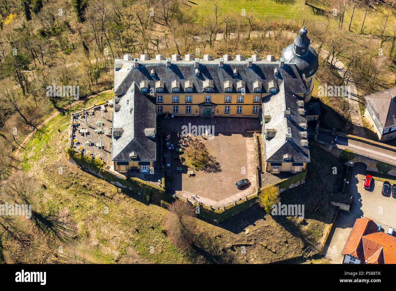 Vieux château Friedrichstein croissance avec dans Bad Wildungen en Hesse. Bad Wildungen, baignoire spa et de l'Etat dans l'arrondissement de Waldeck-Frankenberg, Nord Il Banque D'Images