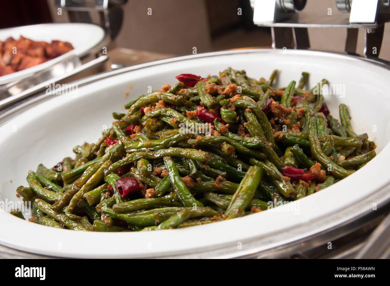 La cuisine chinoise-Dry-Fried avec haricots verts Légumes et porc haché Banque D'Images