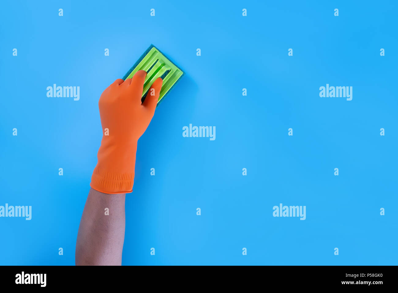 Nettoyage coloré cuisine, salle de bains et d'autres chambres propres service concept Banque D'Images