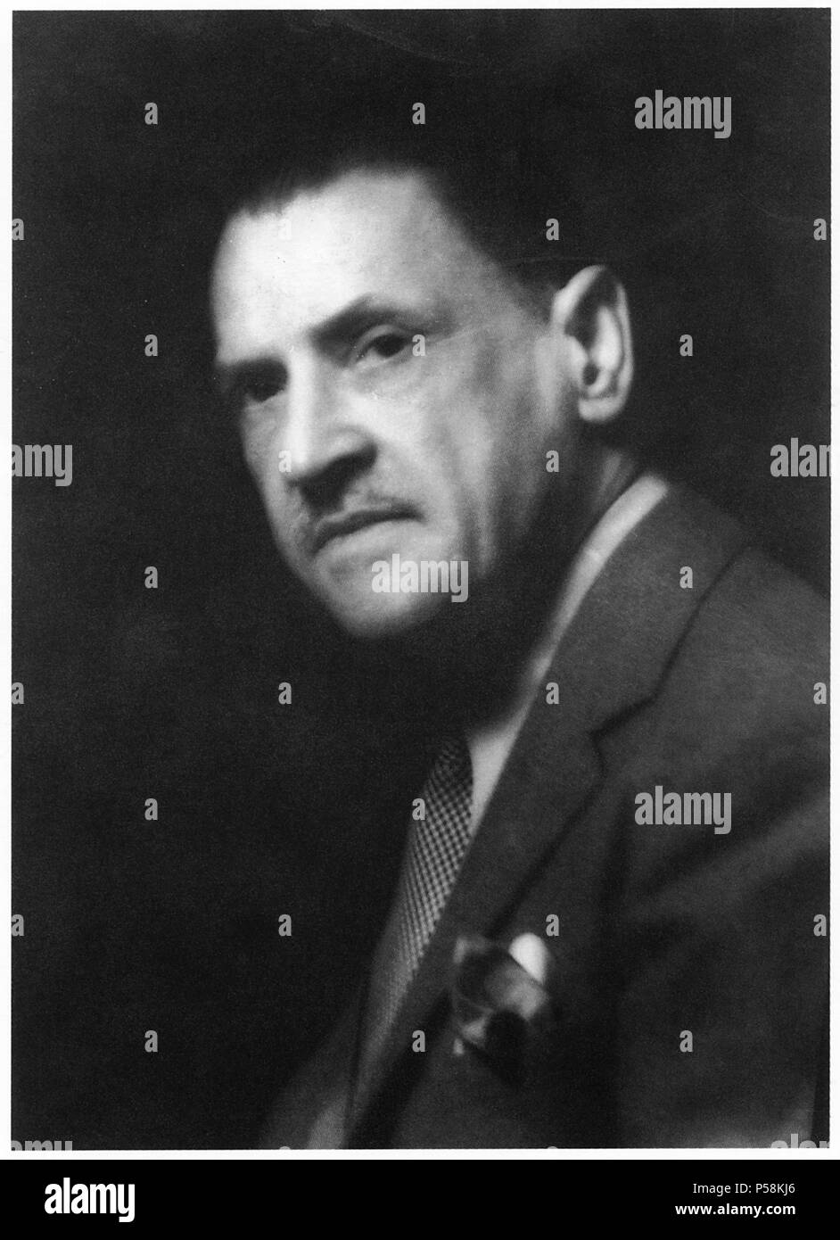 (W.) William Somerset Maugham (1874-1965), auteur et dramaturge britannique, Head and shoulders Portrait par Arnold Genthe, 1925 Banque D'Images