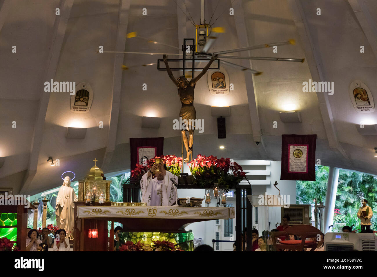 Nino de Paz Eglise Catholique, Greenbelt, Ayala Center, Manille, Philippines Banque D'Images